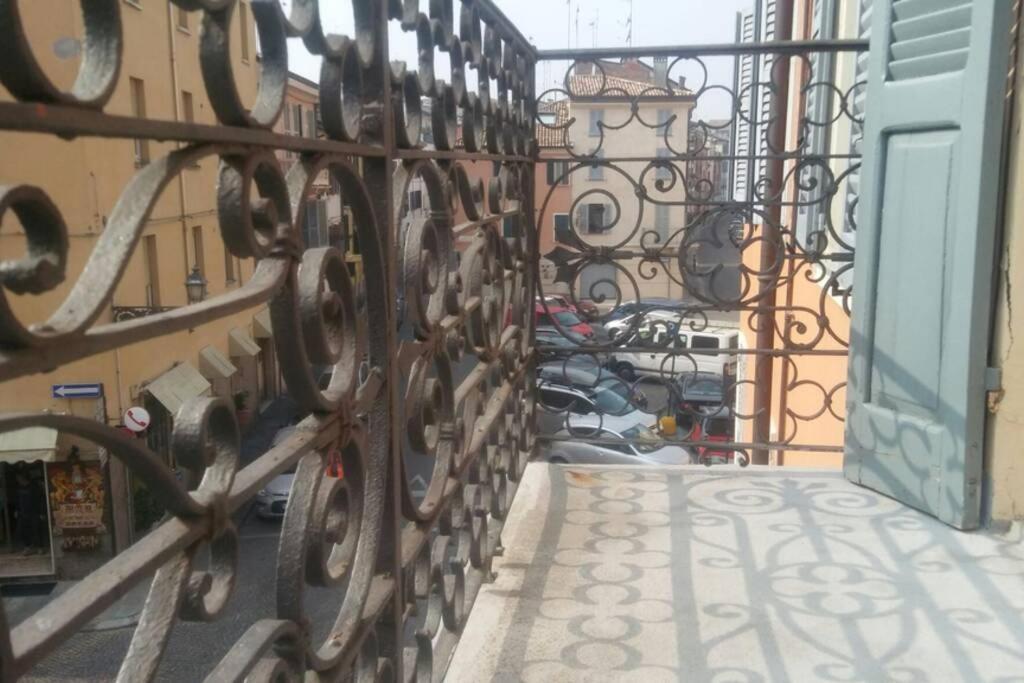 Luminoso In Centro Storico. Apartemen Parma